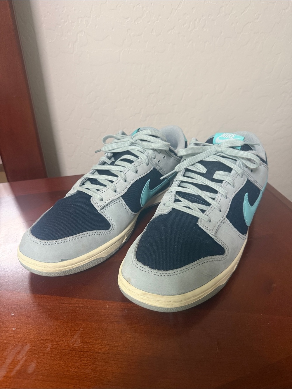 Nike Men’s Low-Top Sneakers in Light Blue, Dark Blue and Teal Accent